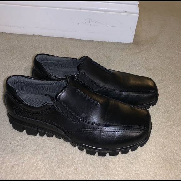 Lightly Used Stags Stadium Boy’s loafers - Picture 2 of 8